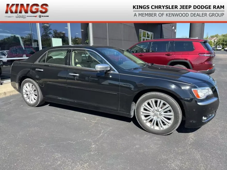 2013 Chrysler 300 C photo 1
