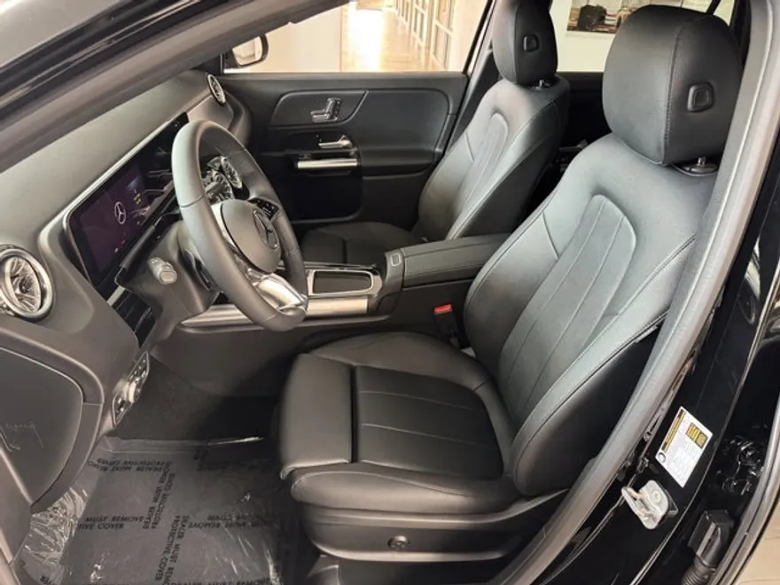 2025 Mercedes Benz GLA 250 photo 1