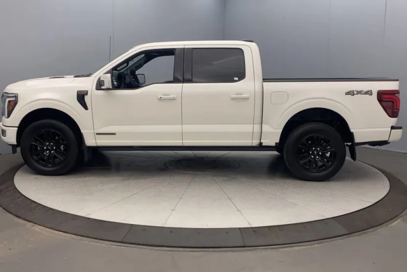 2025 Ford F-150 Platinum photo 1