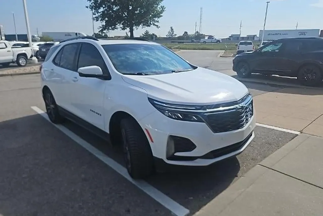 2023 Chevrolet Equinox RS photo 1