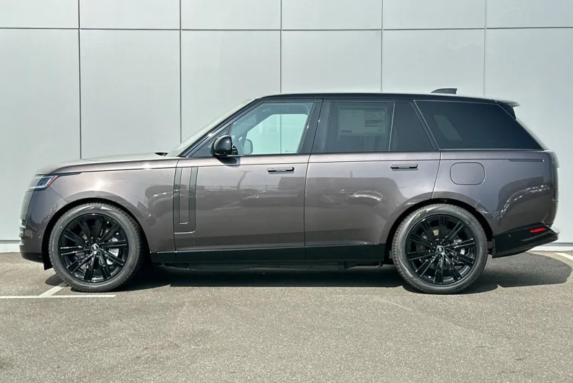 2025 Land Rover Range Rover SE photo 1