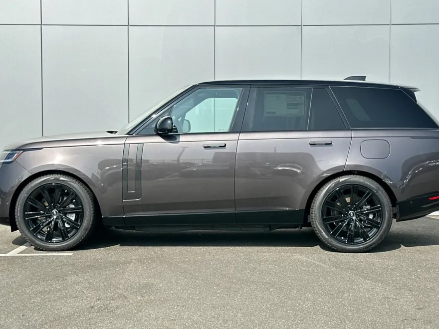 2025 Land Rover Range Rover SE photo 1