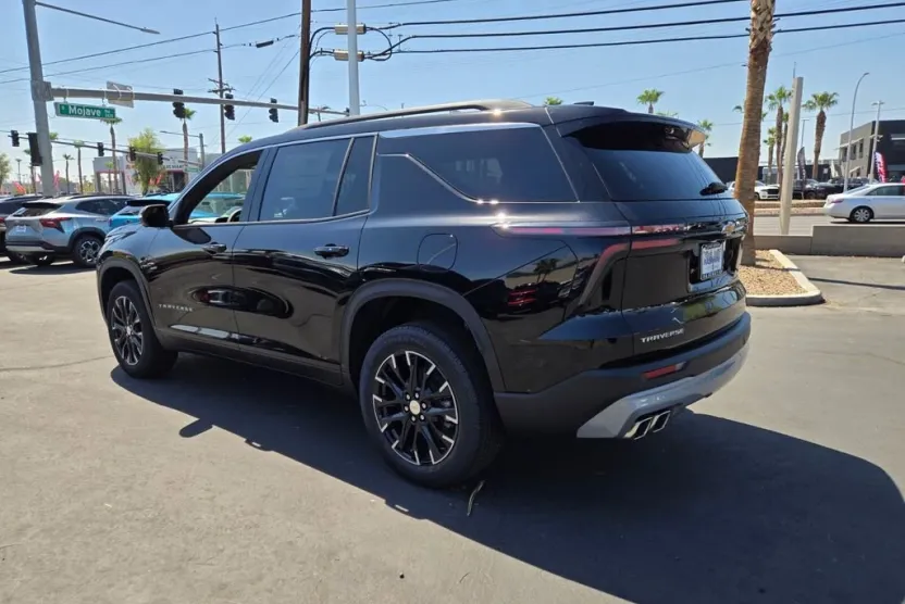 2026 Chevrolet Traverse photo 1