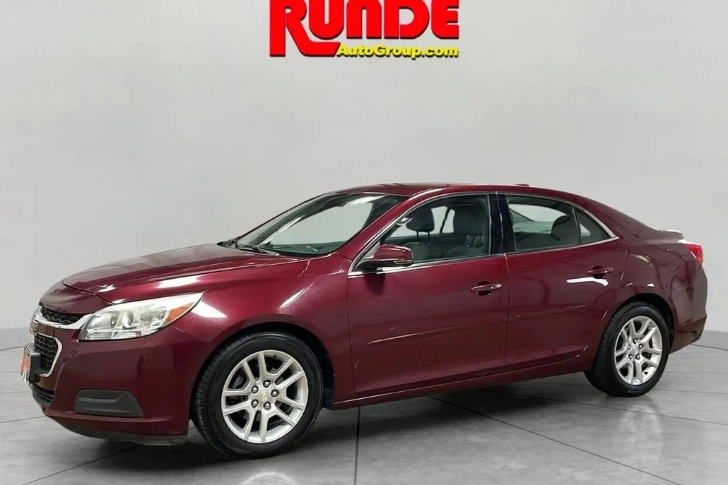 2015 Chevrolet Malibu 1LT photo 1