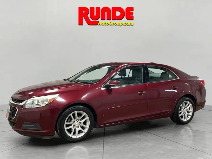 2015 Chevrolet Malibu 1LT photo 1