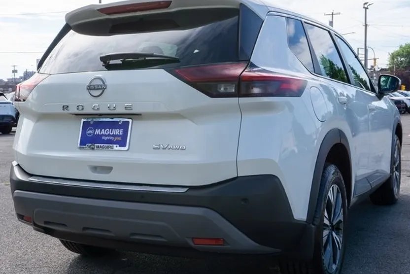 2022 Nissan Rogue SV photo 1