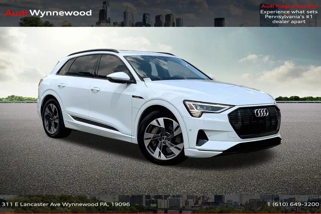 2022 Audi e-tron Premium photo 1