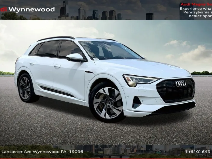 2022 Audi e-tron Premium photo 1