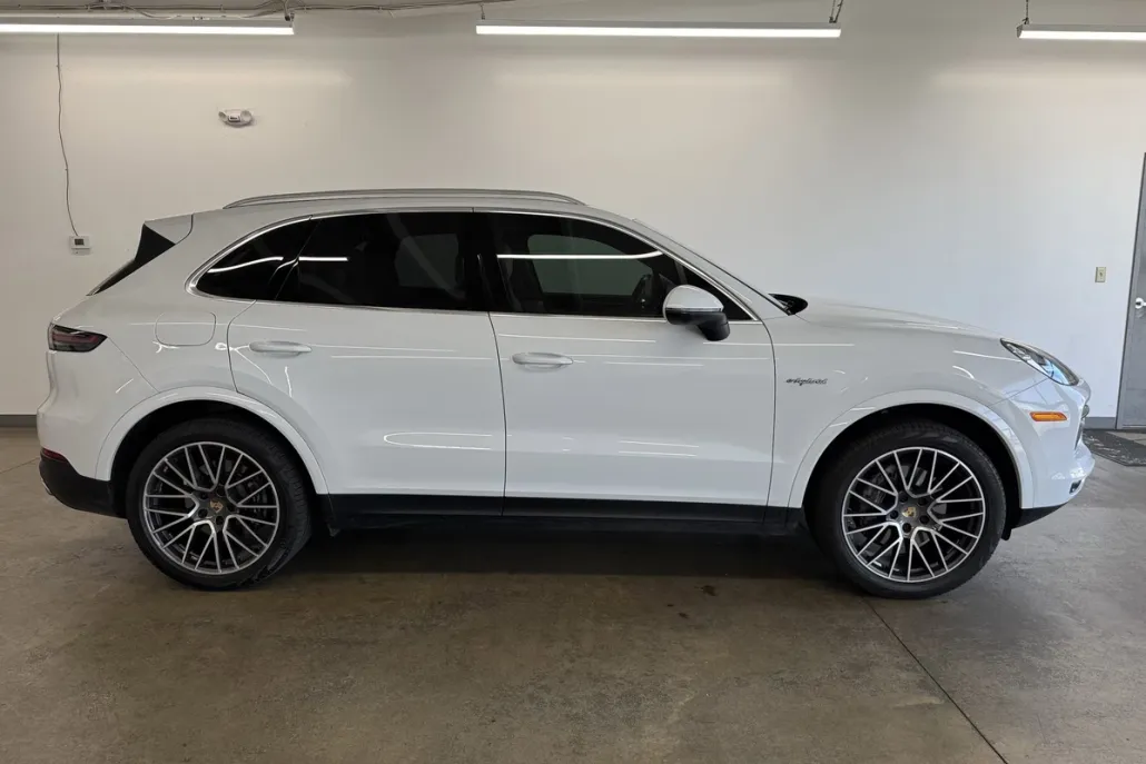2019 Porsche Cayenne S E-Hybrid photo 1