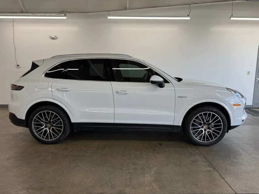 2019 Porsche Cayenne S E-Hybrid photo 1