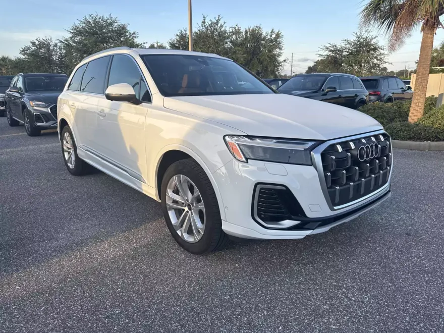 2025 Audi Q7 Premium photo 1