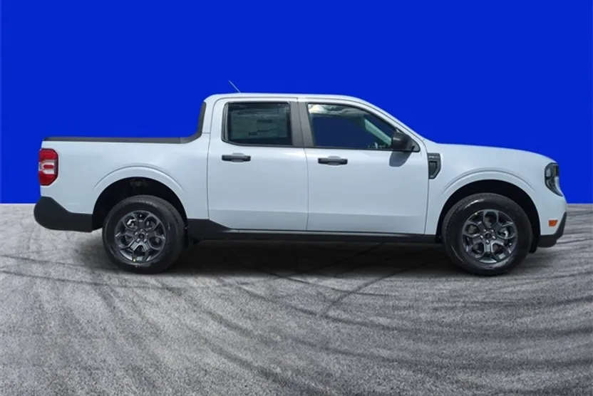 2025 Ford Maverick XLT photo 1