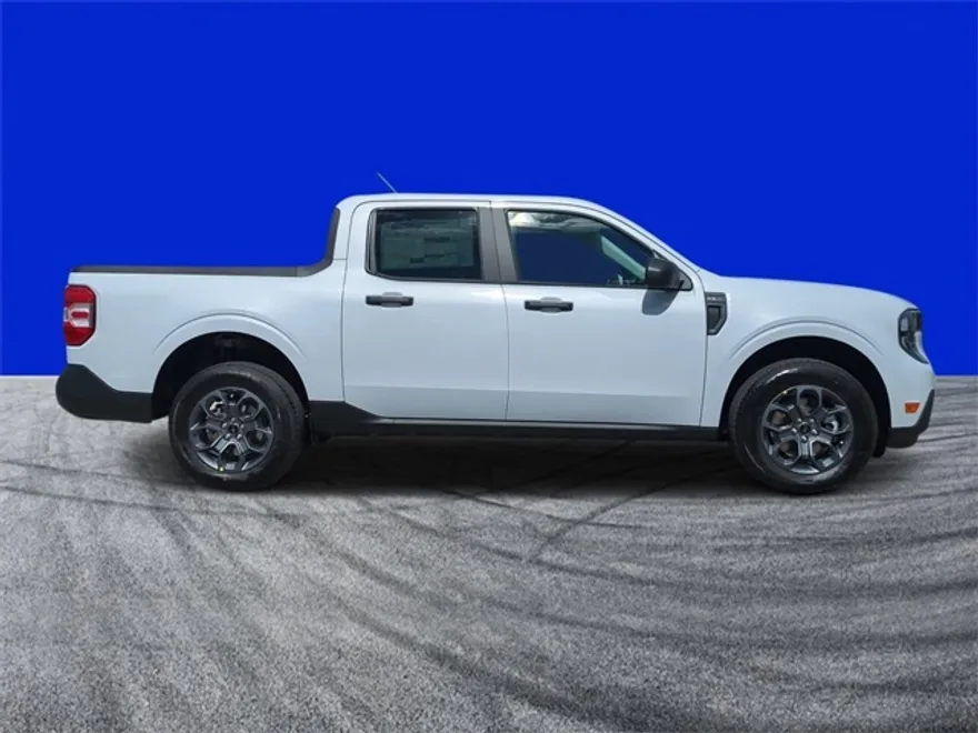 2025 Ford Maverick XLT photo 1