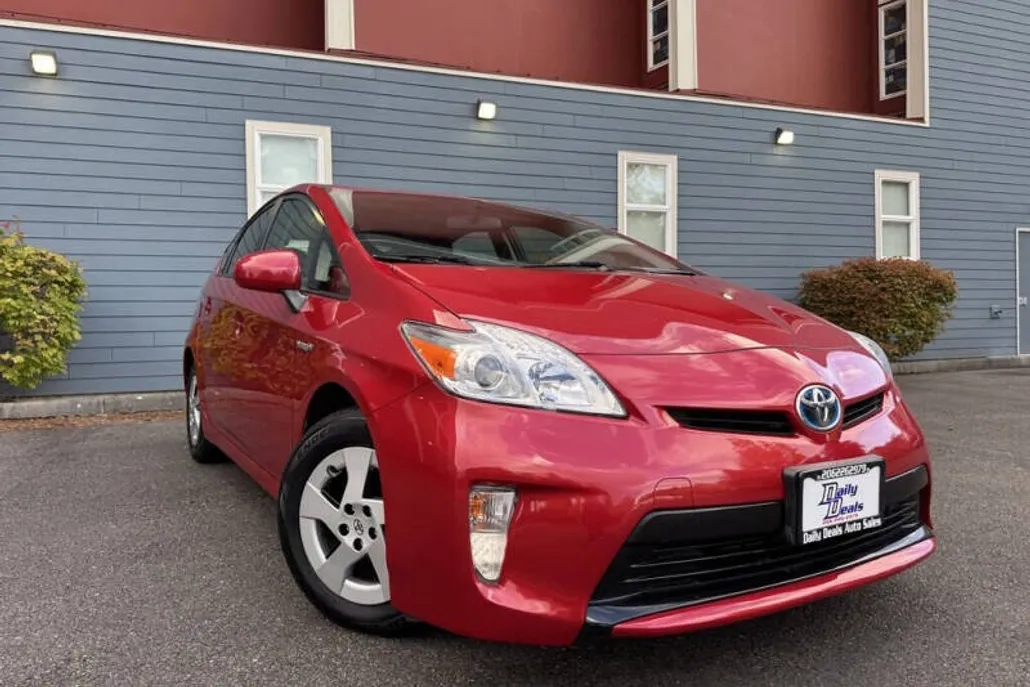 2015 Toyota Prius Four photo 1