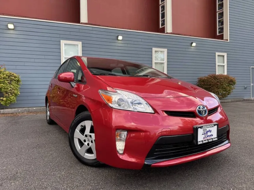 2015 Toyota Prius Four photo 1