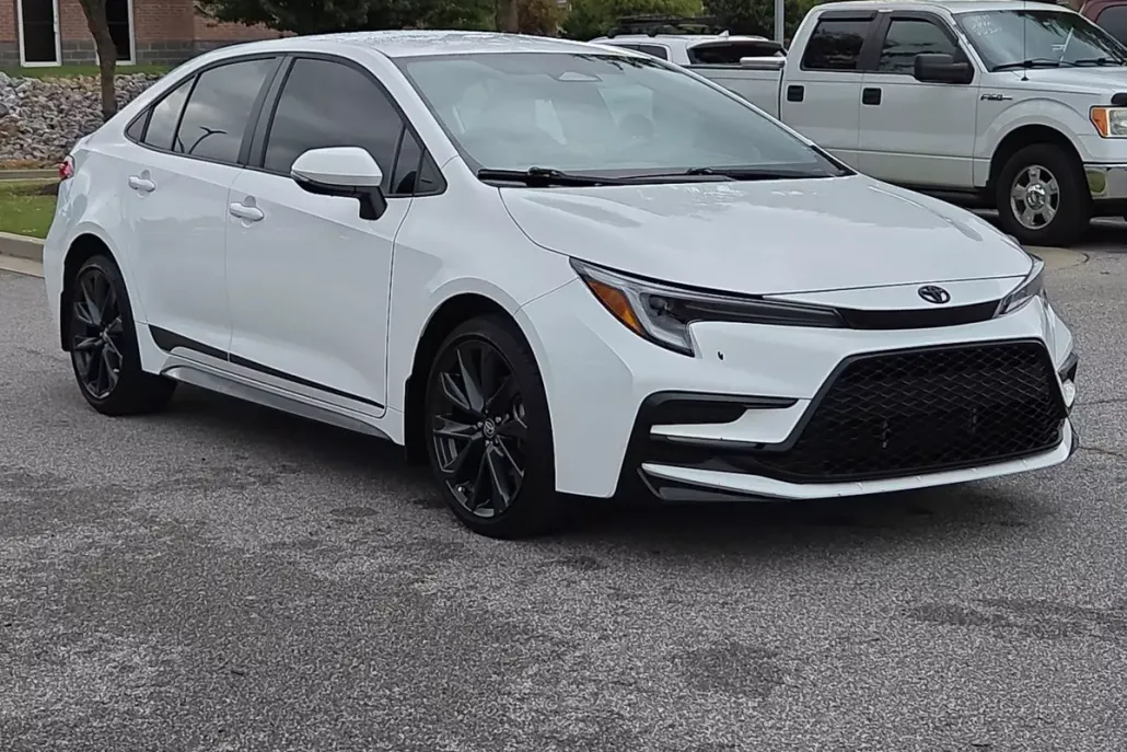 2024 Toyota Corolla SE photo 1