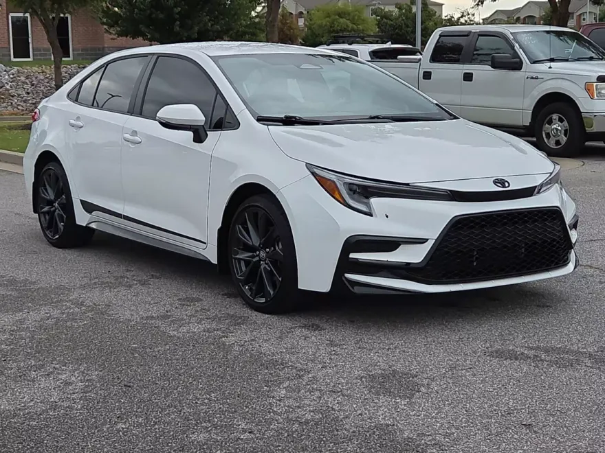 2024 Toyota Corolla SE photo 1