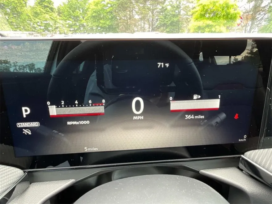 2025 Nissan Kicks SR photo 1