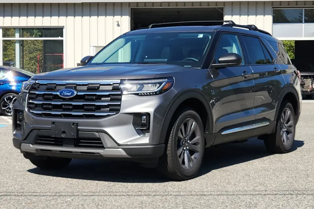 2025 Ford Explorer photo 1
