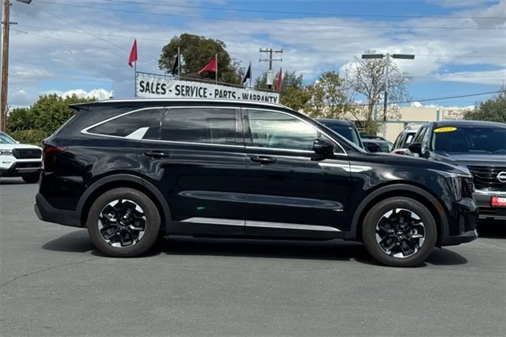 2024 Kia Sorento S photo 1