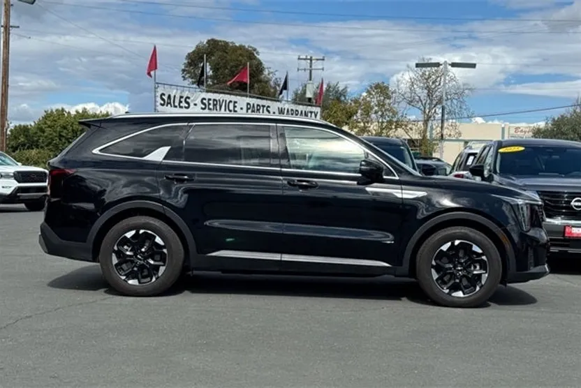 2024 Kia Sorento S photo 1