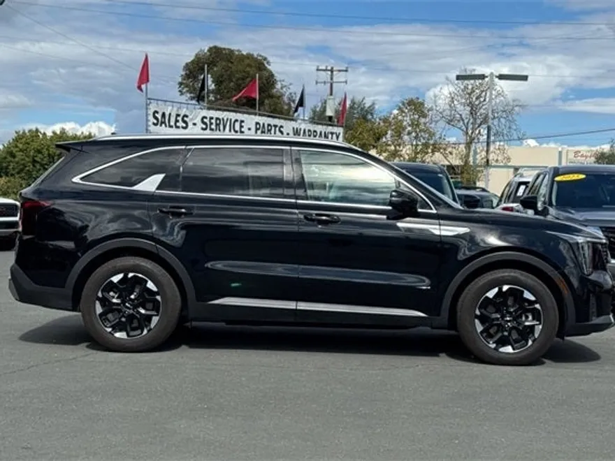 2024 Kia Sorento S photo 1