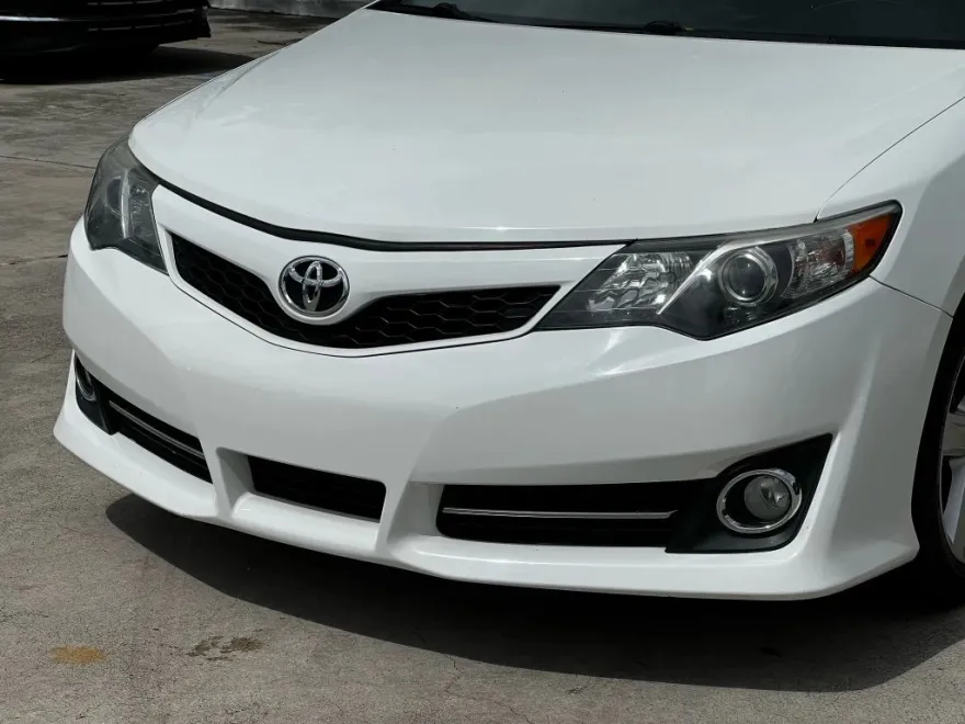 2014 Toyota Camry L photo 1