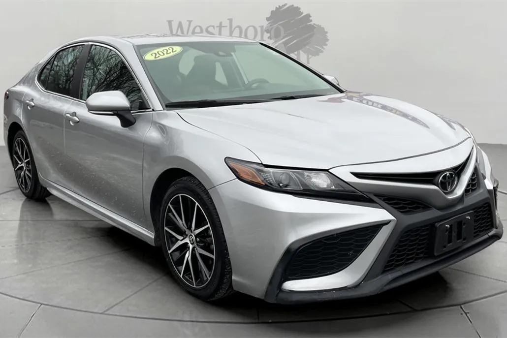2022 Toyota Camry SE photo 1