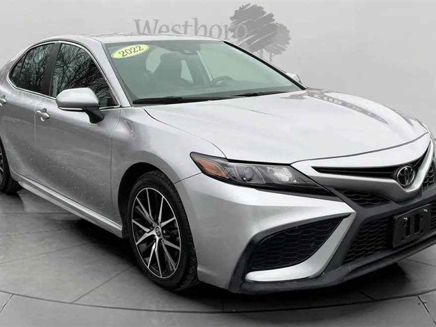 2022 Toyota Camry SE photo 1
