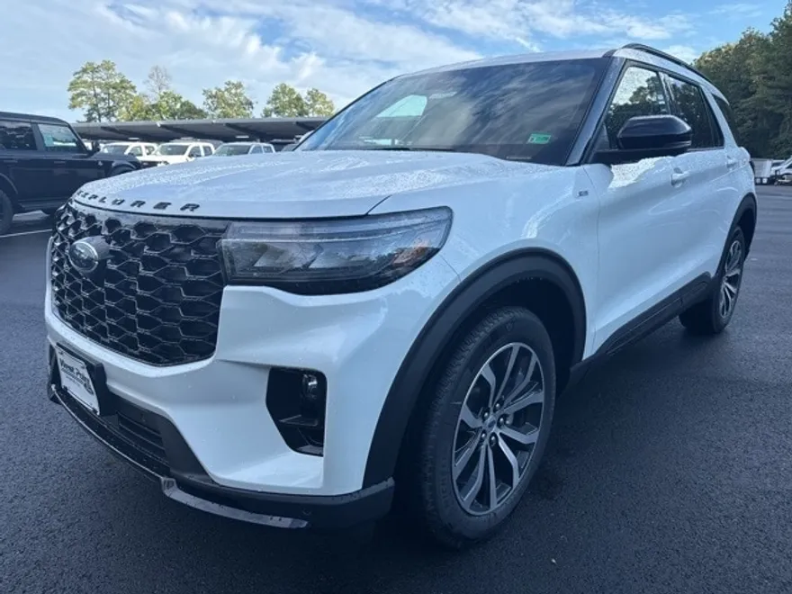 2025 Ford Explorer ST-Line photo 1