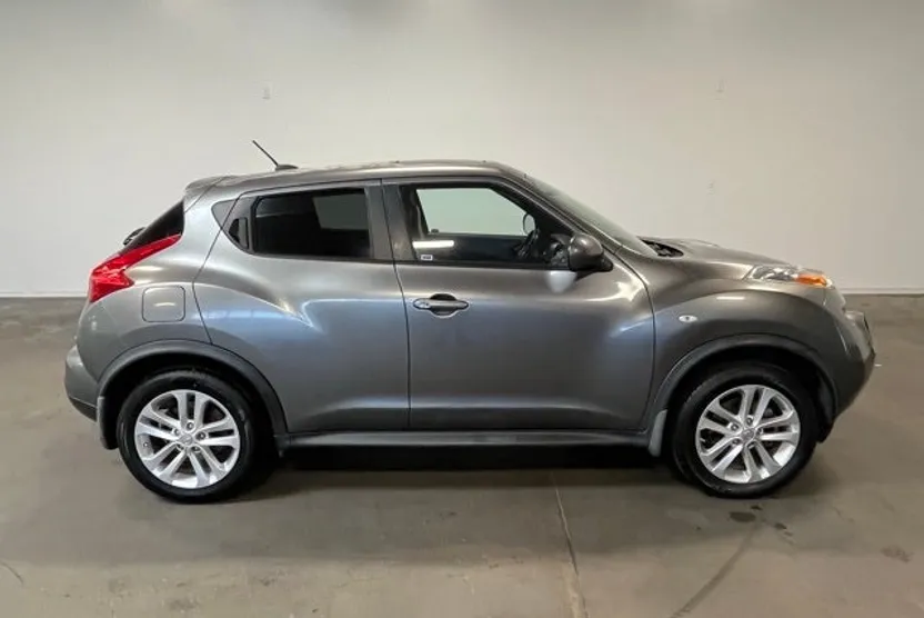 2011 Nissan Juke SL photo 1