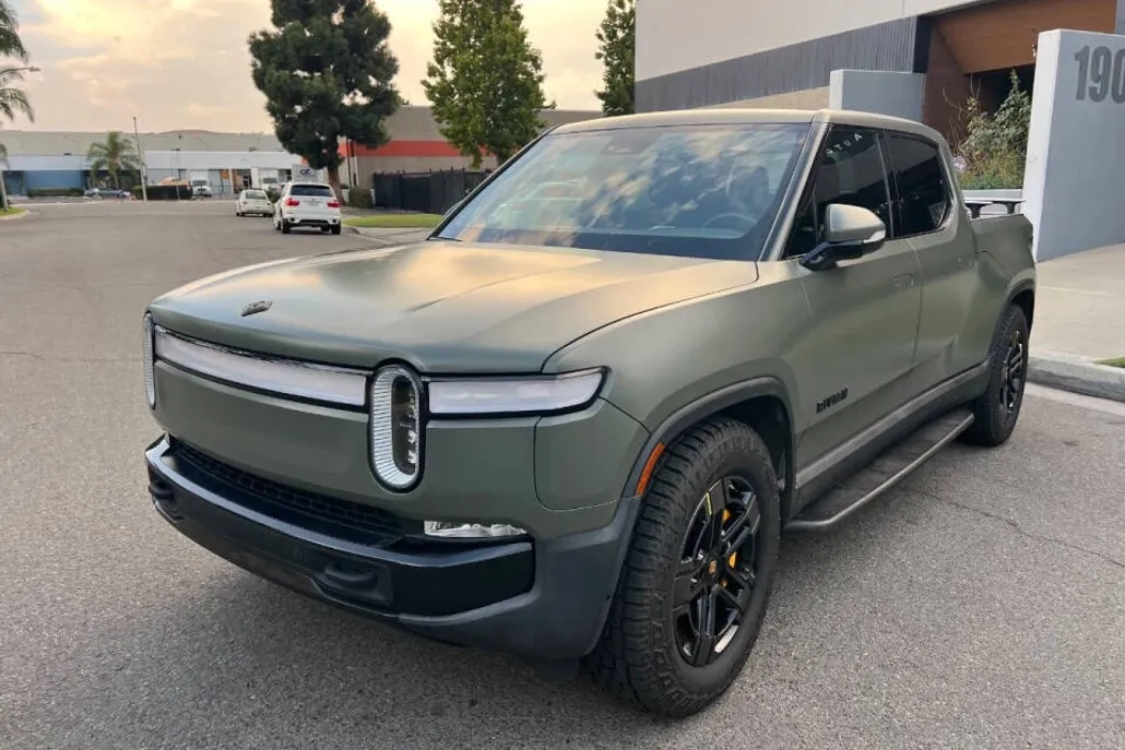 2022 Rivian R1T Launch Edition photo 1
