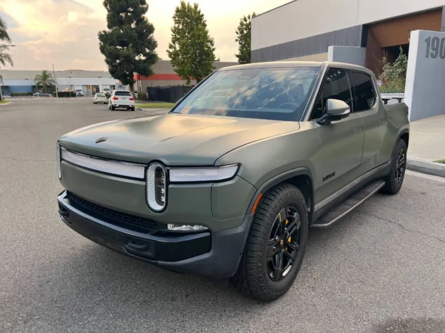 2022 Rivian R1T Launch Edition photo 1