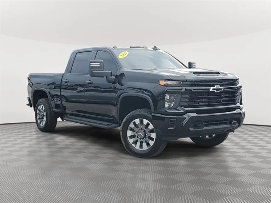 2025 Chevrolet Silverado 2500HD Custom photo 1