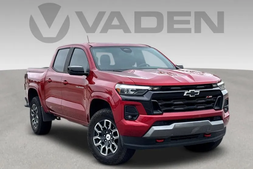 2023 Chevrolet Colorado Z71 photo 1