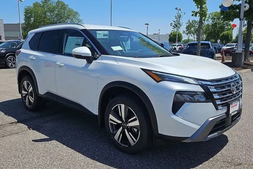 2025 Nissan Rogue SL photo 1