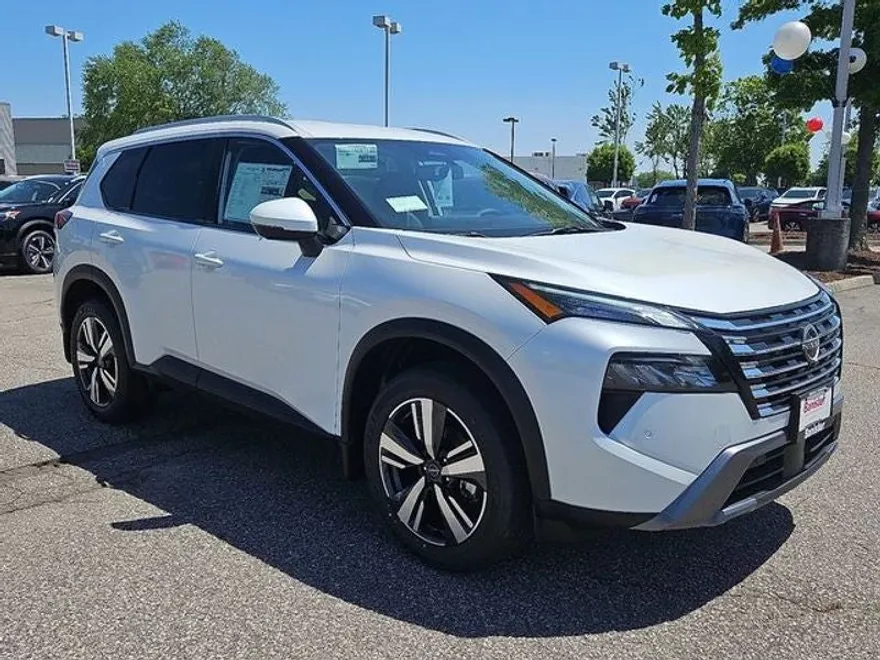 2025 Nissan Rogue SL photo 1