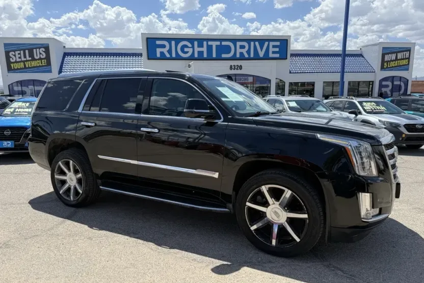 2016 Cadillac Escalade Luxury photo 1