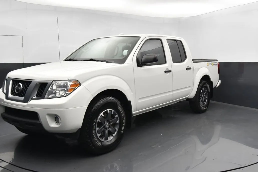 2018 Nissan Frontier Desert Runner photo 1
