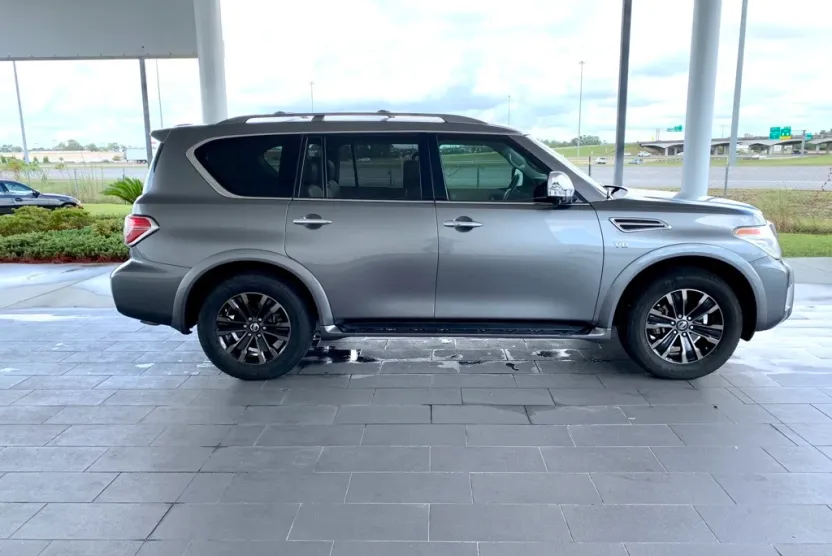 2017 Nissan Armada Platinum photo 1