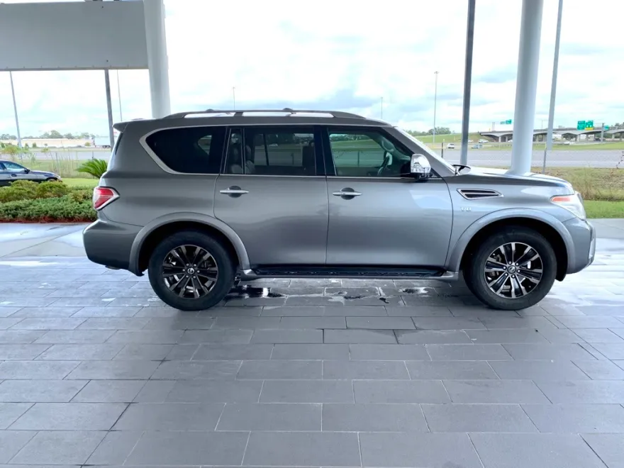 2017 Nissan Armada Platinum photo 1
