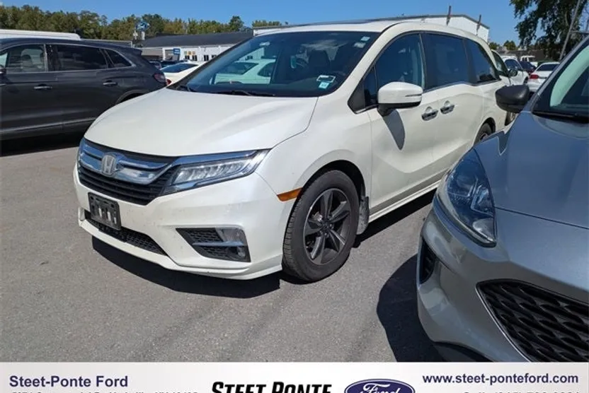 2019 Honda Odyssey Touring photo 1