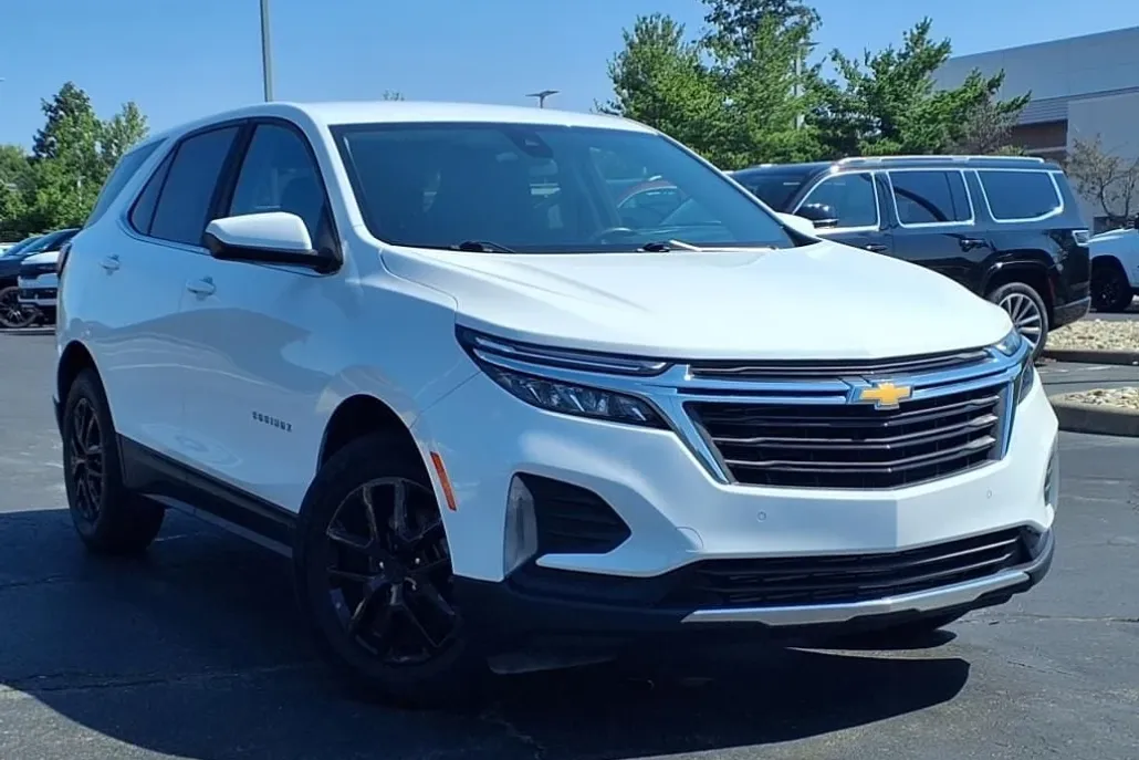 2022 Chevrolet Equinox LT photo 1