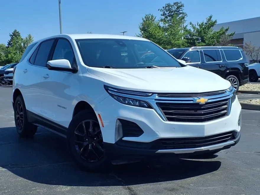 2022 Chevrolet Equinox LT photo 1