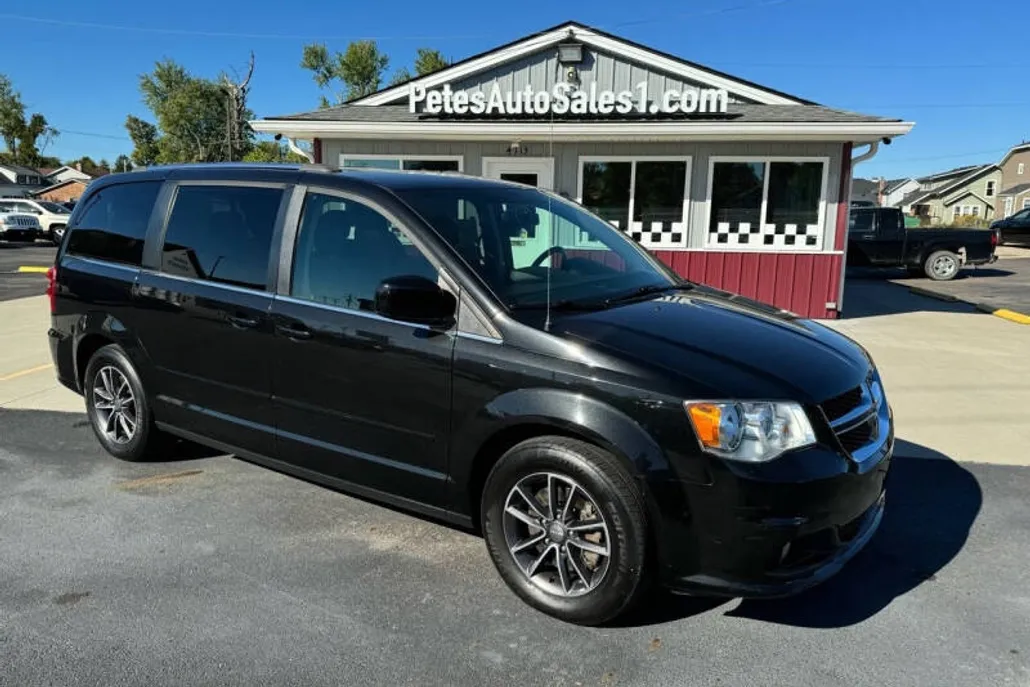 2017 Dodge Grand Caravan SXT photo 1
