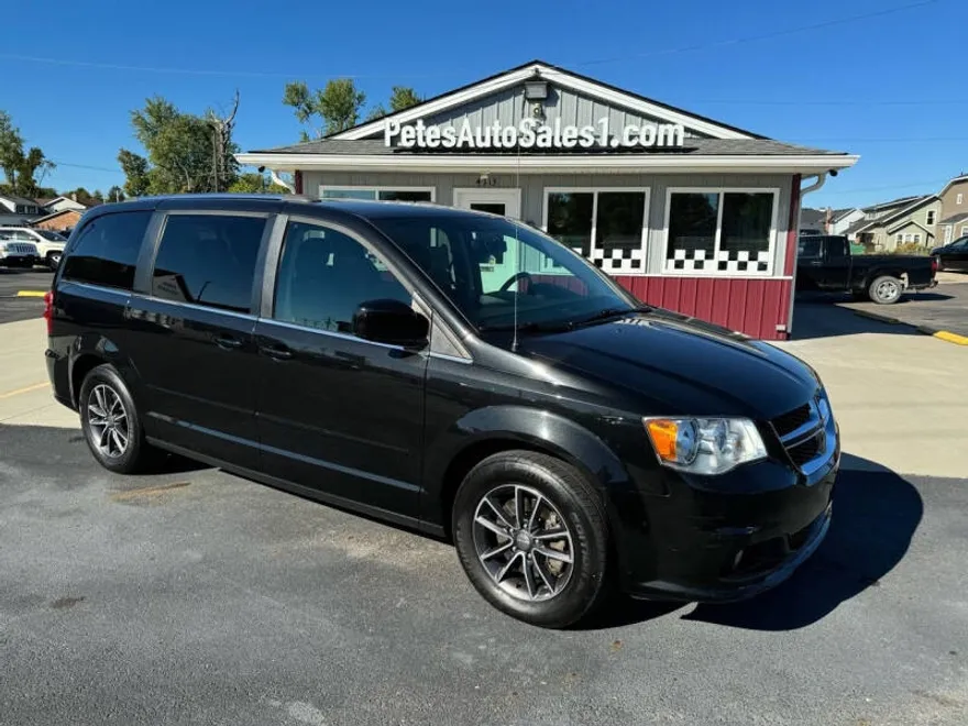 2017 Dodge Grand Caravan SXT photo 1
