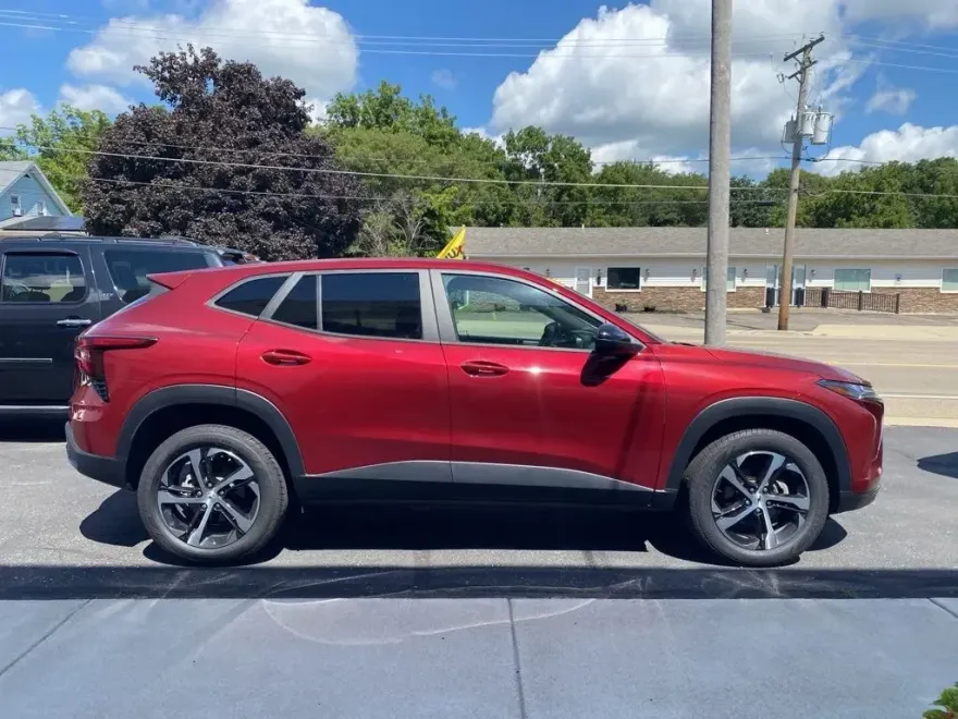 2024 Chevrolet Trax photo 1