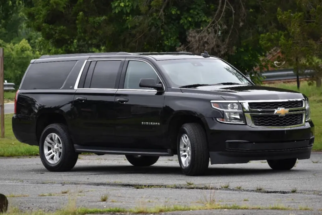 2018 Chevrolet Suburban LT photo 1
