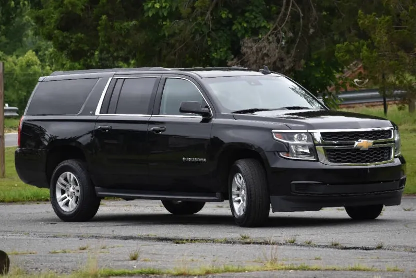 2018 Chevrolet Suburban LT photo 1