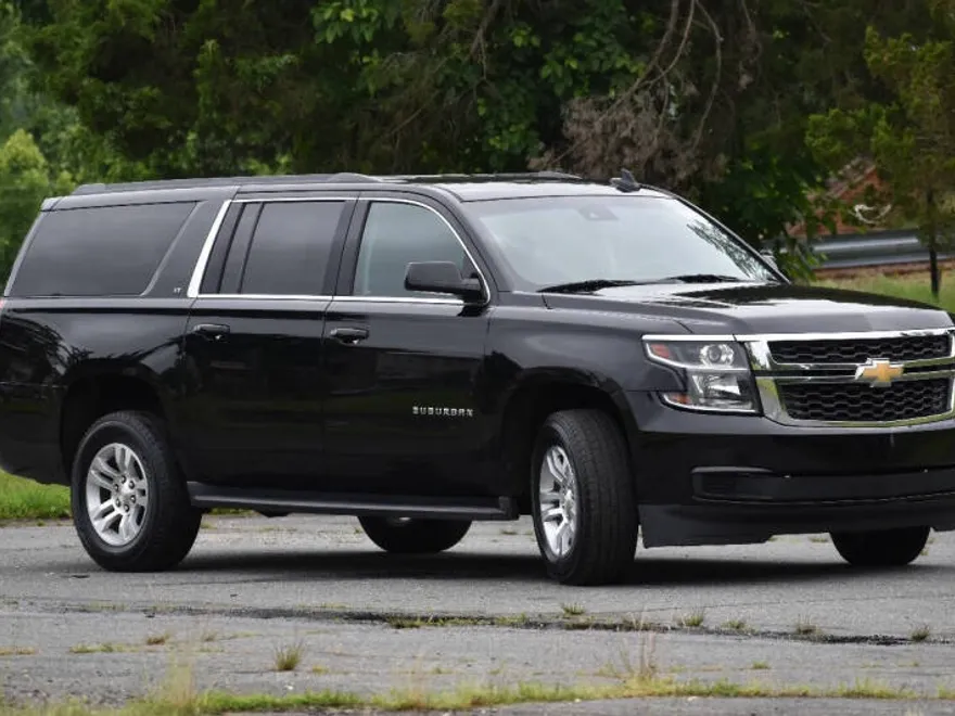 2018 Chevrolet Suburban LT photo 1